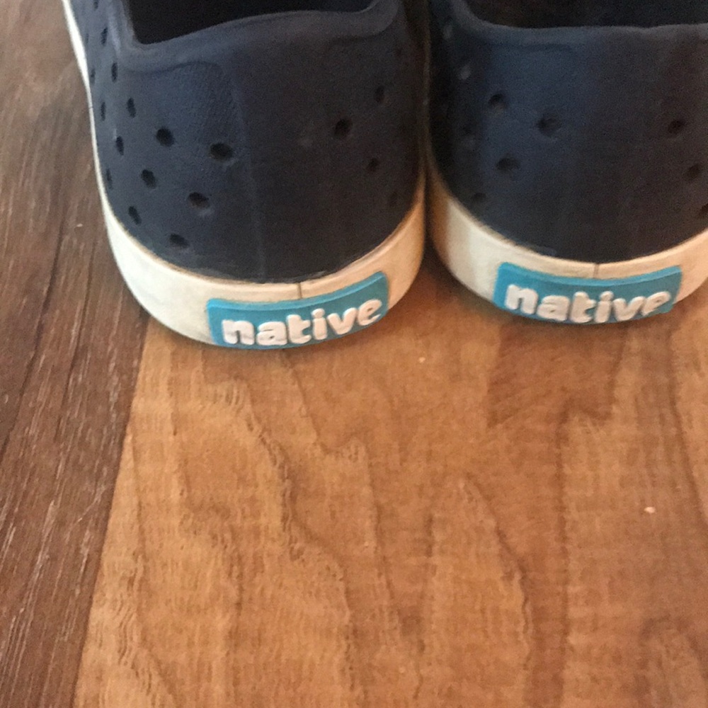 Native Shoes - Picture 4 of 6